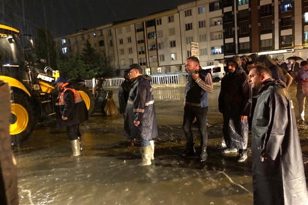 Başkan Bozkurt selzedeleri yalnız bırakmadı