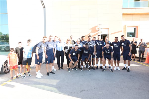 Başkan Büyükkılıç, Başakşehir maçı öncesi Yukatel Kayserispor'u ziyaret etti