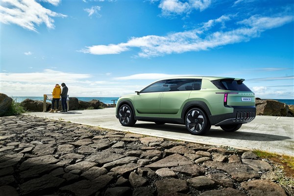SKODA yeni marka kimliğini ve yeni logosunu VISION 7S konseptiyle sergiledi