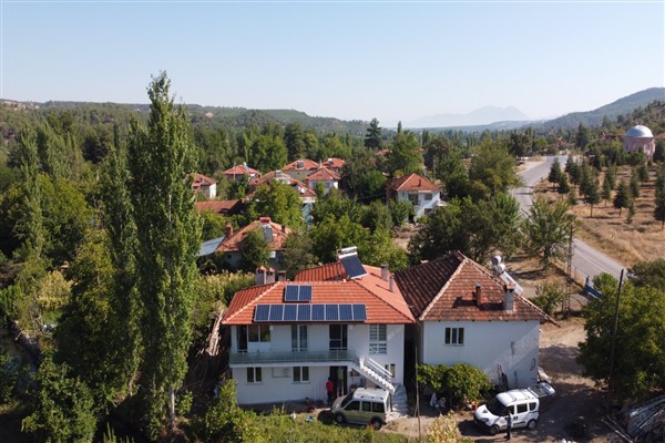 Orman köylüsü, enerjisini güneşten alıyor