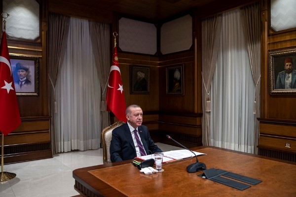 Cumhurbaşkanı Erdoğan'dan Tatlıses'e ''geçmiş olsun'' telefonu