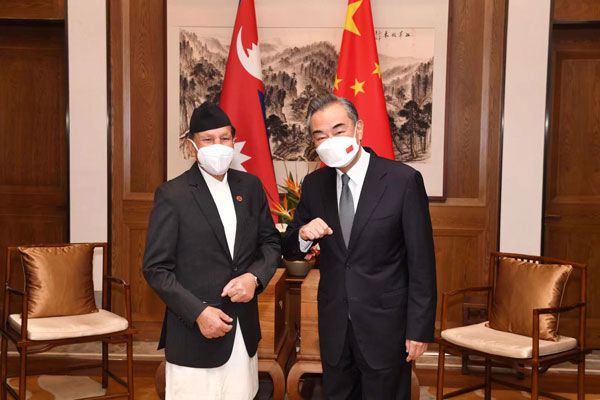 Wang Yi, Nepal Dışişleri Bakanı Khadka ile bir araya geldi