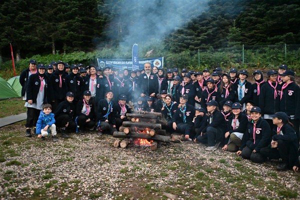 İzcilerin Uludağ eteklerinde kamp keyfi