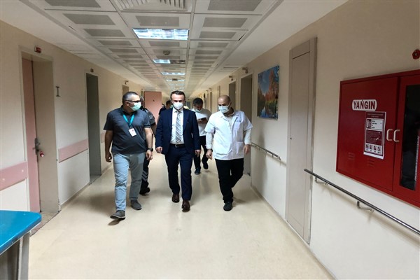 Rektör Yılmaz, RTEÜ Eğitim ve Araştırma Hastanesi'ni ziyaret etti