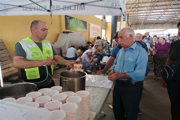 Milas Belediyesi, aşure ikramı yaptı