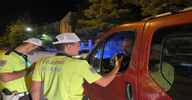 polisinden sürücülere yönelik gece denetimi