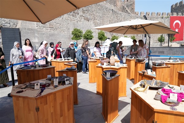 Kayseri Altın Eller Geleneksel El Sanatları Festivali'ne yoğun ilgi