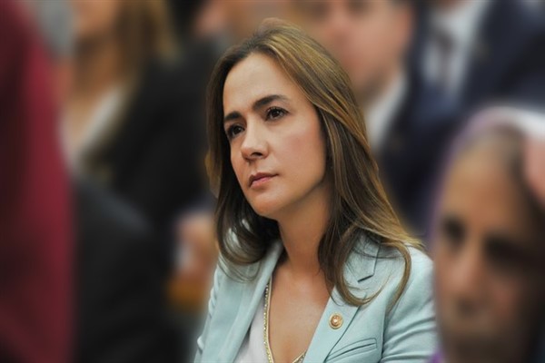 CHP'li İlgezdi: “Doktora diploma yırttıran sağlık sistemine son vereceğiz”