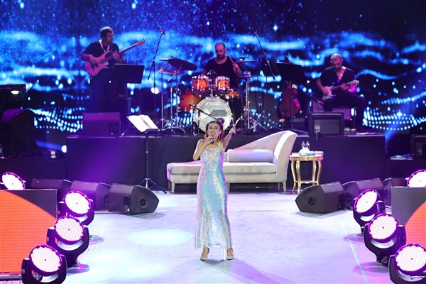 Yıldız Tilbe, İstanbul Festivali’nde hayranları ile buluştu