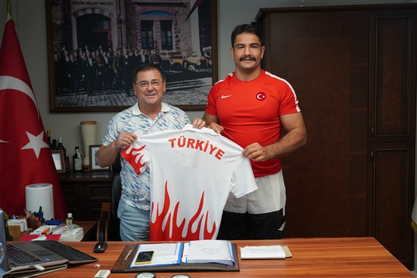 Milli güreşçi Taha Akgül, Milas’ta