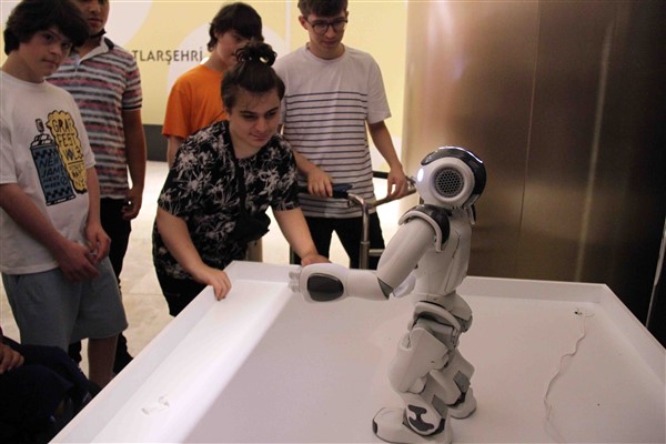 Özel çocuklar Robotlar Şehrinde