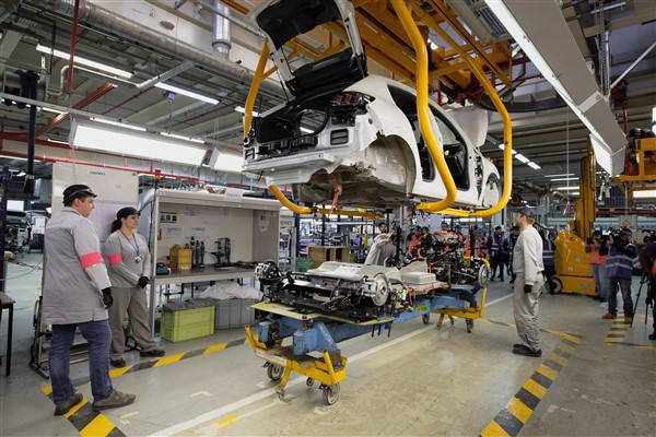 Peugeot, elektrikli modellerinin üretimindeki sır perdesini araladı