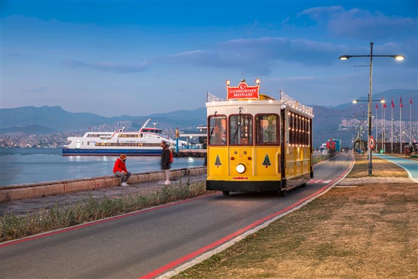 9 Eylül kutlamaları için nostaljik tramvayın güzergahı geçici olarak değiştirildi