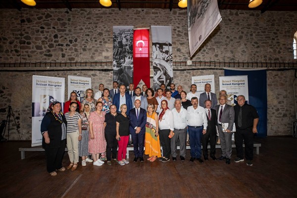 İzmir’den “İkinci Yüzyılın İktisat Kongresi” için 100 yıllık adım
