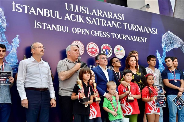 Uluslararası İstanbul Açık Satranç Turnuvası'nda ödüller sahiplerini buldu