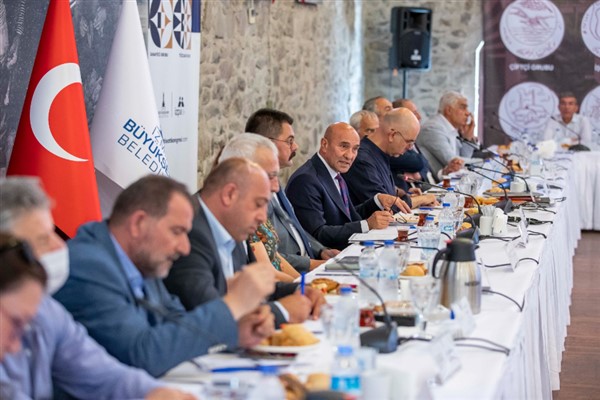 Başkan Soyer, tarihi İktisat Kongresi için işçilerle buluştu