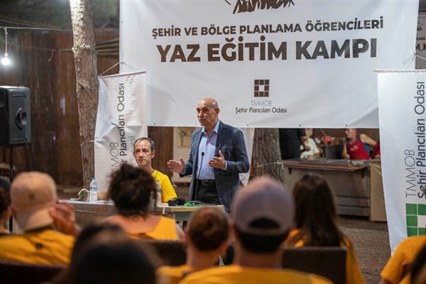Başkan Soyer, şehir planlama bölümü öğrencileriyle buluştu