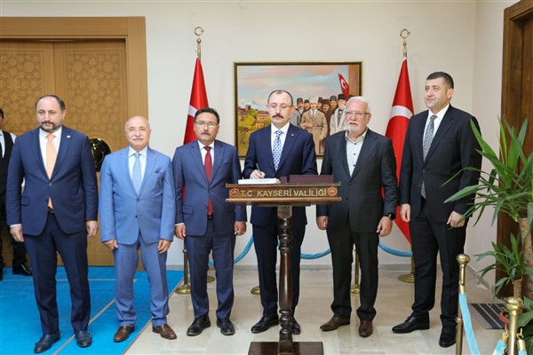 Bakan Muş, Kayseri Valiliği'ni ziyaret etti