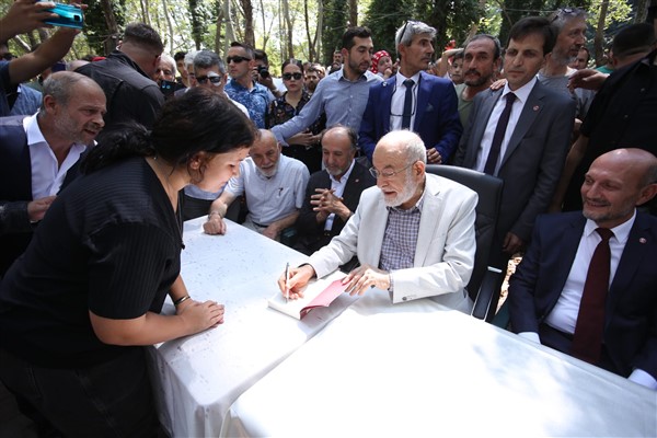 Karamollaoğlu, Geleneksel Milli Görüş Buluşması'na katıldı