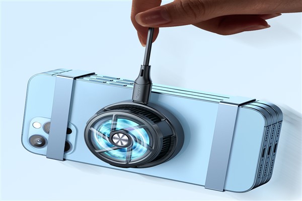 Iphone 14 ve Apple Watch 8 gelmeden aksesuarları geldi
