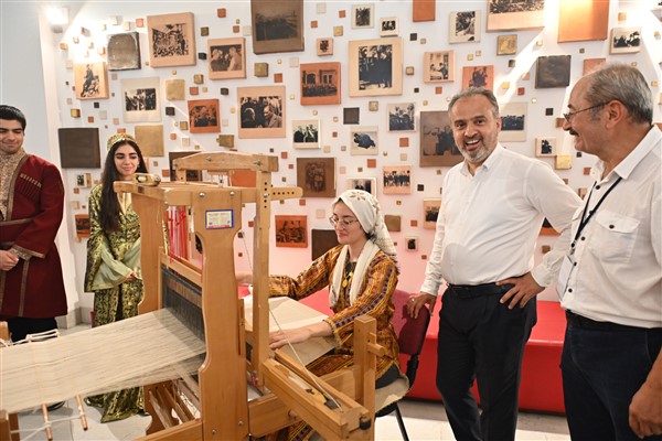 Bursa'da “Uluslararası Kozadan Kumaşa İpek Festivali” başladı