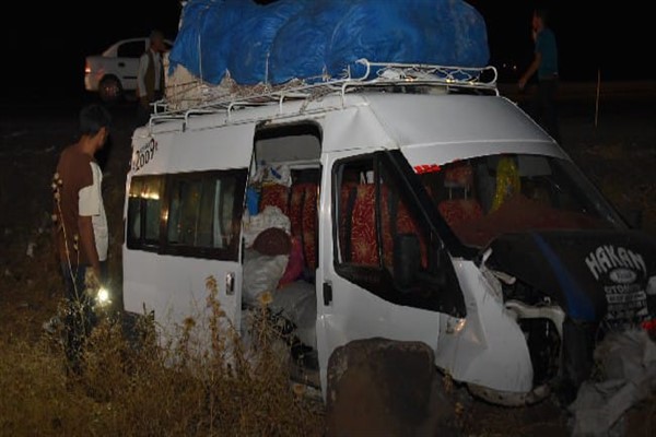 Şanlıurfa'da tarım işçileri kaza yaptı: 16 yaralı