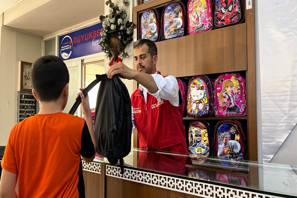 Kahramanmaraş'ta DermanKart ile 2 bin 100 öğrenciye kırtasiye desteği