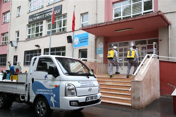 Küçükçekmece’de okullarda temizlik ve dezenfeksiyon çalışması başladı
