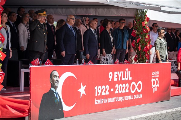 İzmir’de 100'üncü yıl kutlamaları devam ediyor