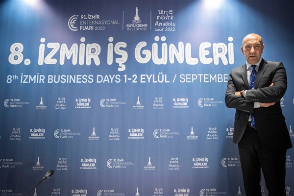 Tunç Soyer: “'İş Günleri' üreten ve alıcı arasındaki sis perdelerini kaldırıyor”