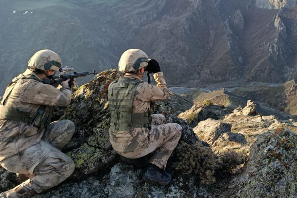 Hakkari'de 2 terörist etkisiz hale getirildi