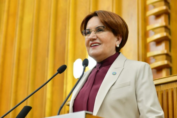 Akşener, Bahçelievler'de esnafı ziyaret etti
