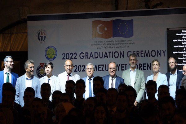 Mezuniyet töreni Suriyeli ve Türkiyeli öğrencileri bir araya getirdi