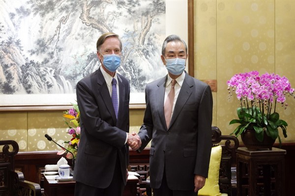 Wang Yi, ABD’nin Beijing Büyükelçisi ile görüştü