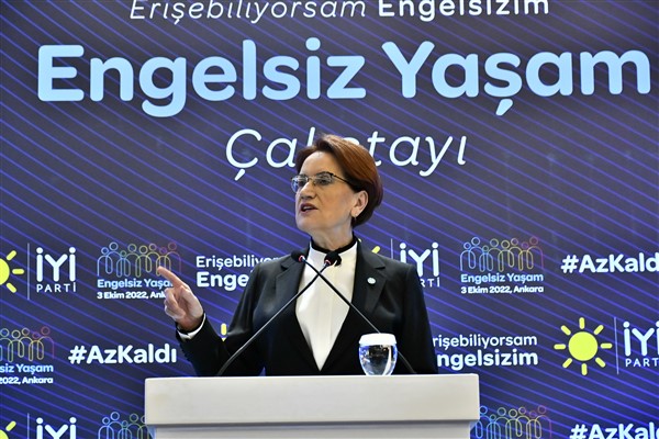 Akşener, Engelsiz Yaşam Çalıştayı'na katıldı