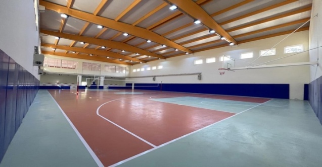 Erkmen’de kapalı spor salonu açıldı