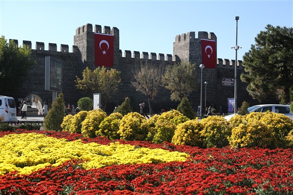 Kayseri'de 1 milyon çiçek dikildi