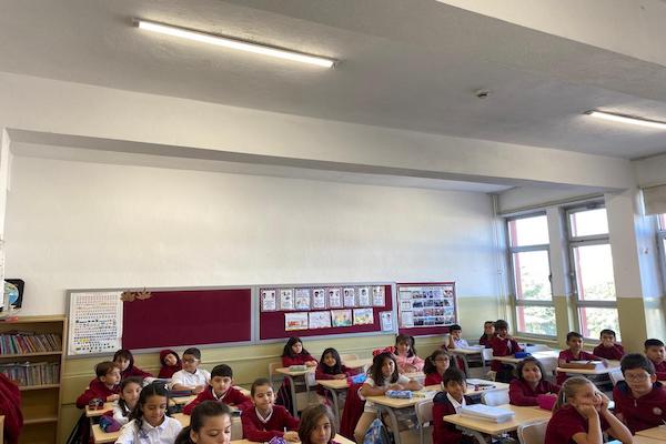 Çevre dostu okul enerjisini güneşten, suyunu yağmurdan alıyor