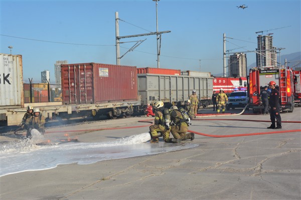 İzmir’de afet tatbikatı gerçekleştirildi