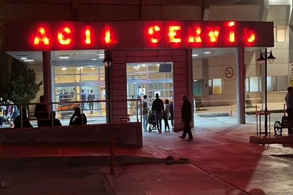 Ardahan'da gıda zehirlenmesi şüphesiyle 15 kişi hastaneye başvurdu