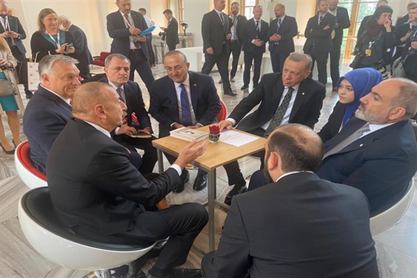 Cumhurbaşkanı Erdoğan, Avrupa Siyasi Topluluğu toplantısı öncesi liderlerle bir araya geldi