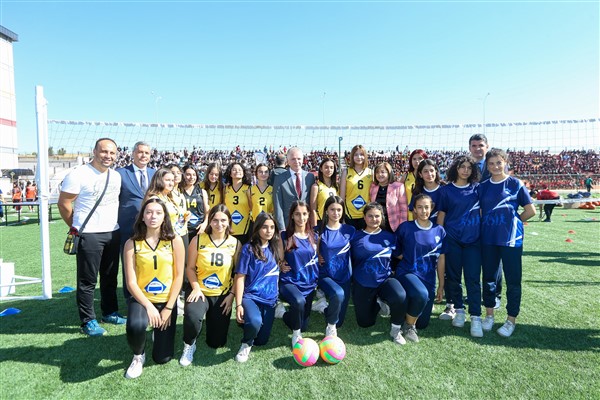 Gaziantep Büyükşehir'den okullara spor malzemesi desteği
