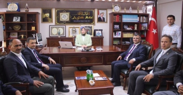 Vali Yiğitbaşı Emirdağ Belediyesini ziyaret etti.