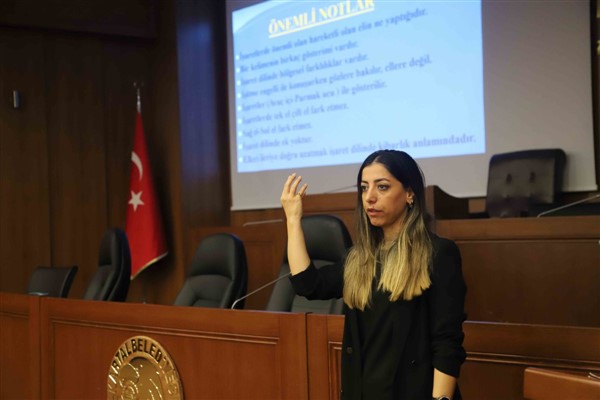 Kartal Belediyesi personeline 'İşaret Dili' eğitimi verilmeye başlandı