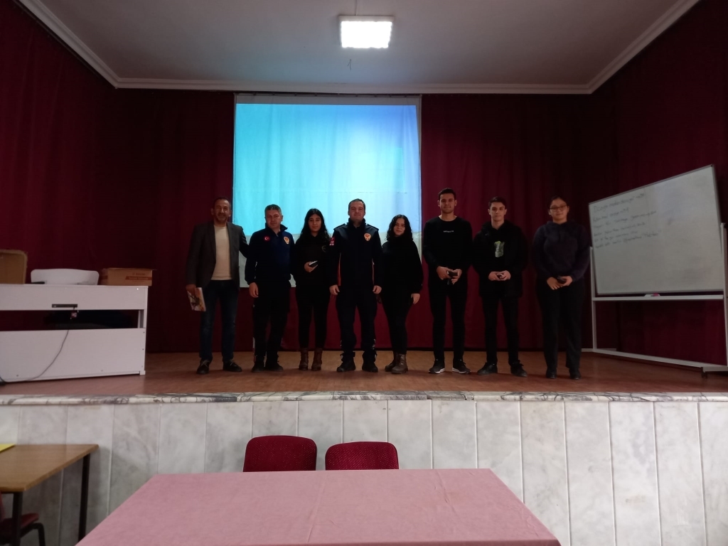MANİSA BÜYÜKŞEHİR İTFAİYESİ SARUHANLILI GENÇLERLE BULUŞTU