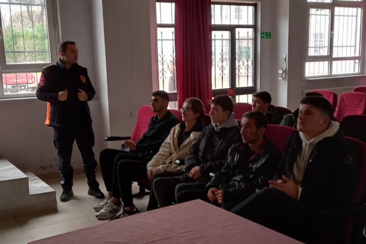Manisa'da 'Ateşin Kahramanları' Saruhan öğrencileriyle buluştu