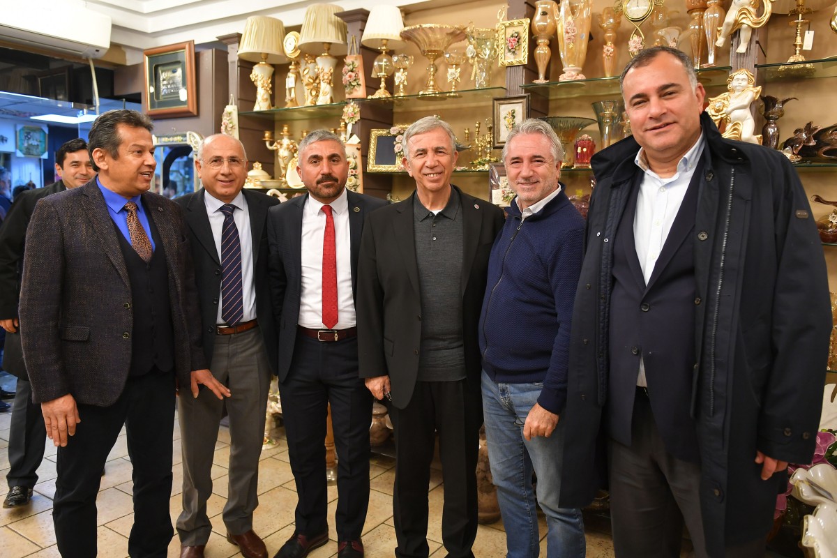 MANSUR YAVAŞ ESNAFLA BİR ARAYA GELDİ