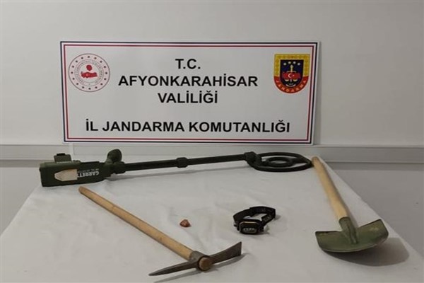 Afyonkarahisar'da define arayan 2 şahıs yakalandı
