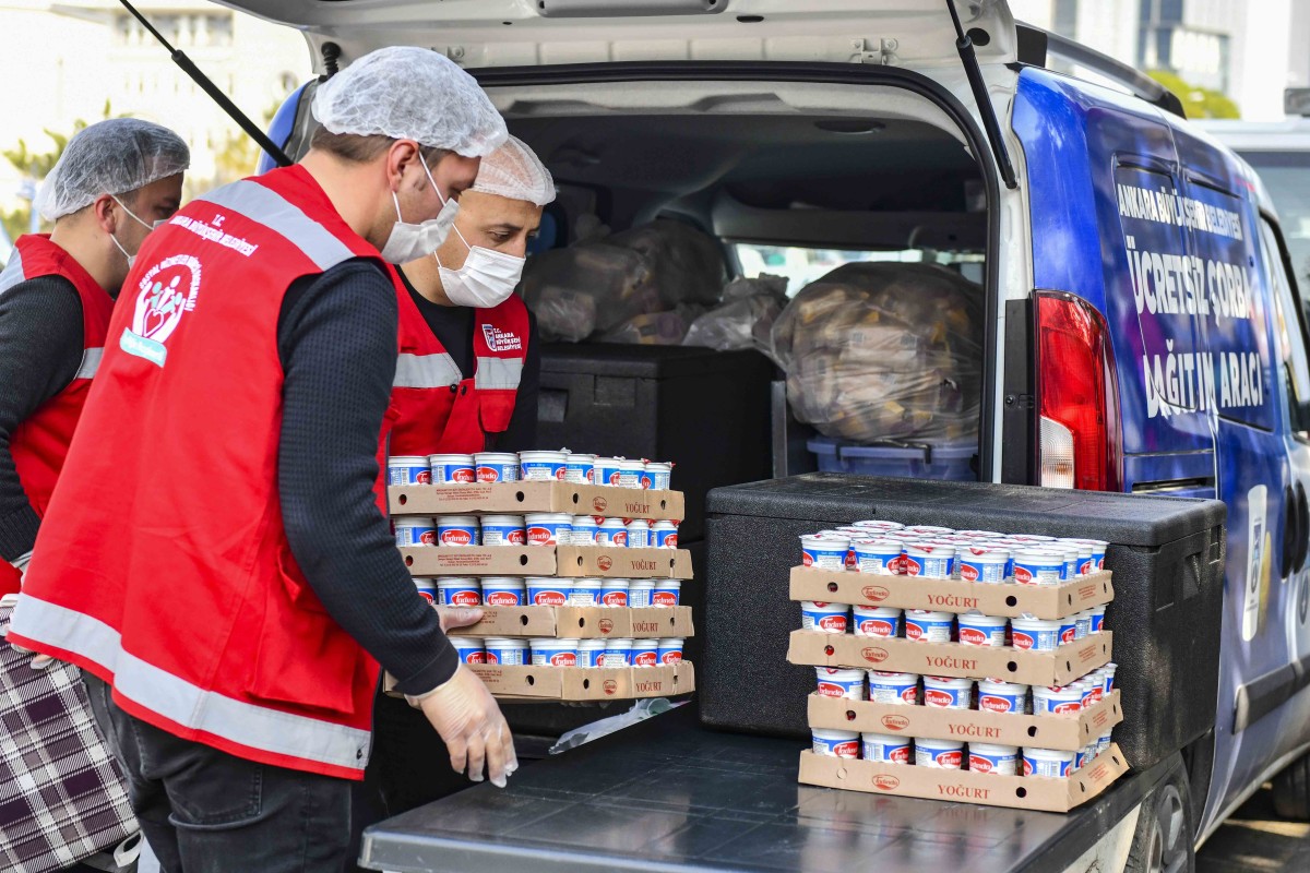 ÖĞRENCİLERE SICAK YEMEK İKRAMI 5 NOKTADA DEVAM EDİYOR