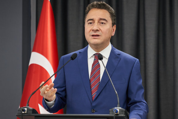 Babacan, Kadıköy'de kadına şiddete karşı yürüyecek